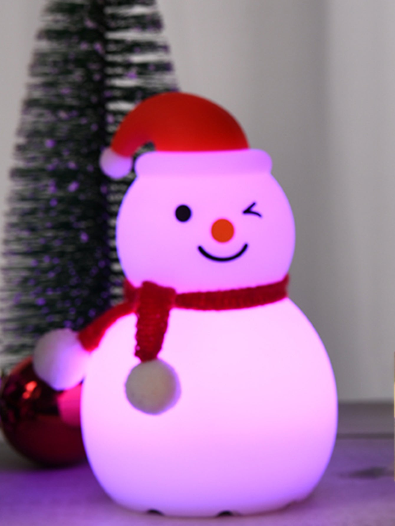 Bonita luz nocturna navideña de muñeco de nieve: lámpara táctil recargable por USB, regalo con atmósfera que cambia de color con silicona suave, brillo ajustable, temporizador de 30 minutos.