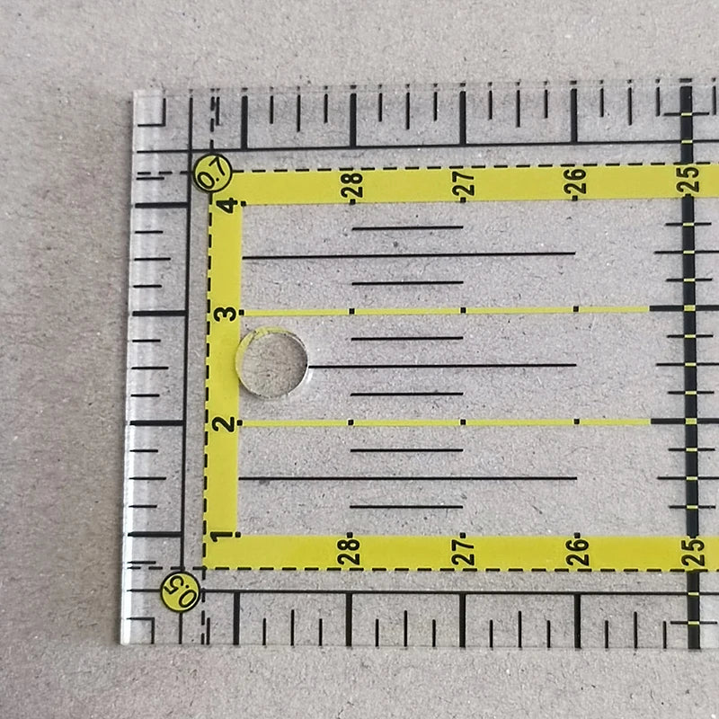 Regla de costura premium de 30 m: esencial para sastres con acrílico de 3 mm de grosor para trabajos de precisión.